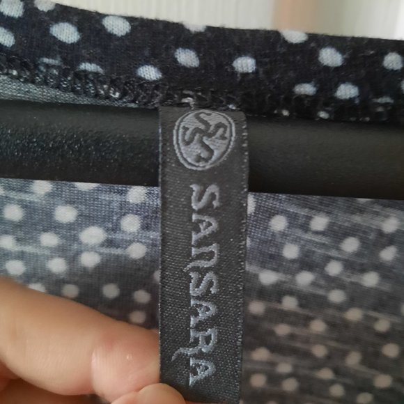 🎉 Host Pick 🎉 Sansara black and white twist front midi dress - Picture 5 of 7